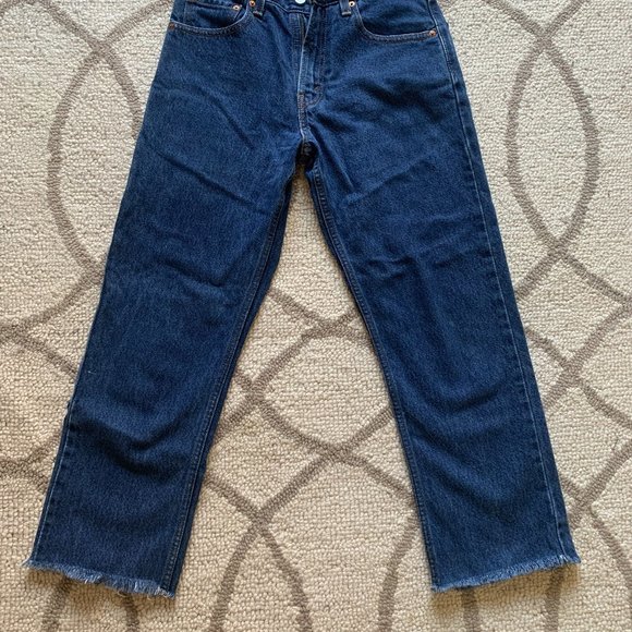 LEVI's DARK WASH CROPPED FRAYED JEANS - Picture 2 of 3